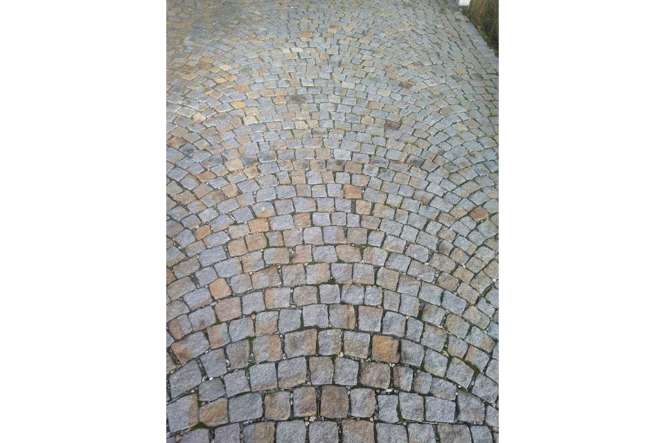 Pflasterarbeiten von Wolfrum Mario Straßenbau-Kanalbau