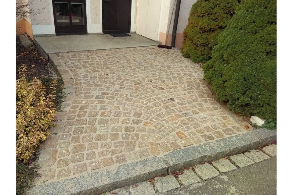 Pflasterarbeiten von Wolfrum Mario Straßenbau-Kanalbau