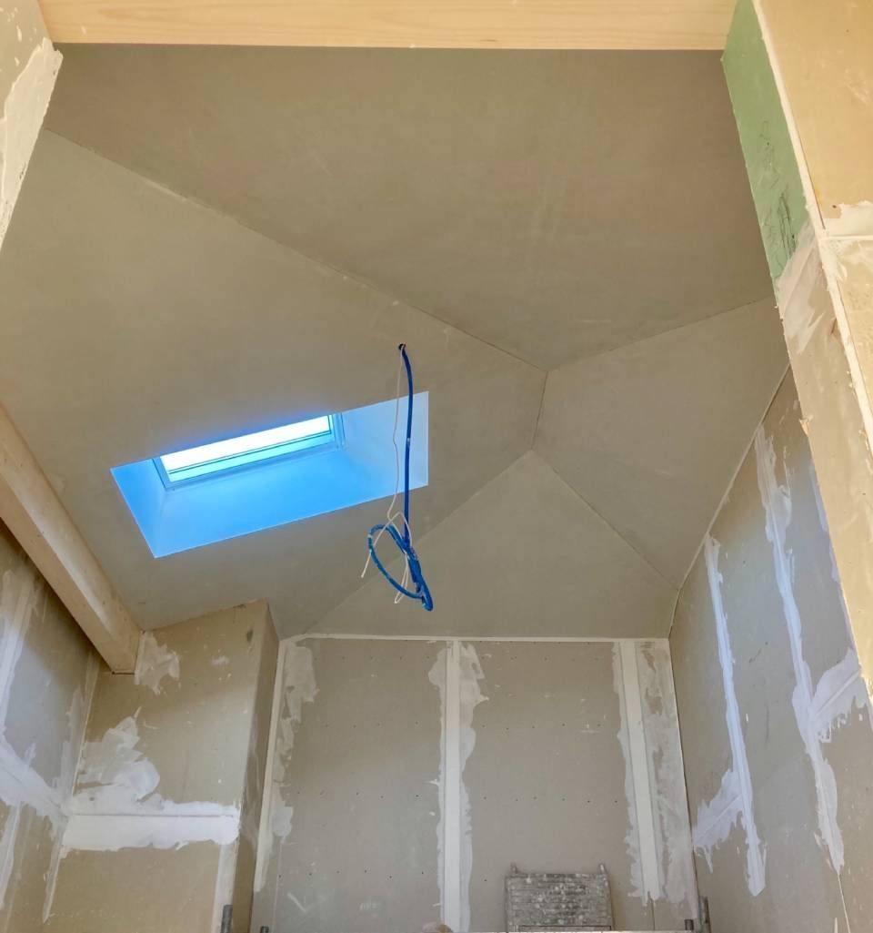 Applicazione intonaci interni e rasatura in gesso-Filotech Sagl