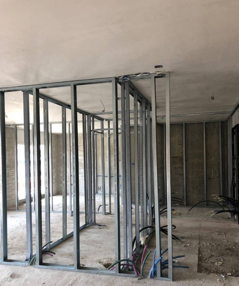 Applicazione intonaci interni e plafoni in lamiera-Filotech Sagl