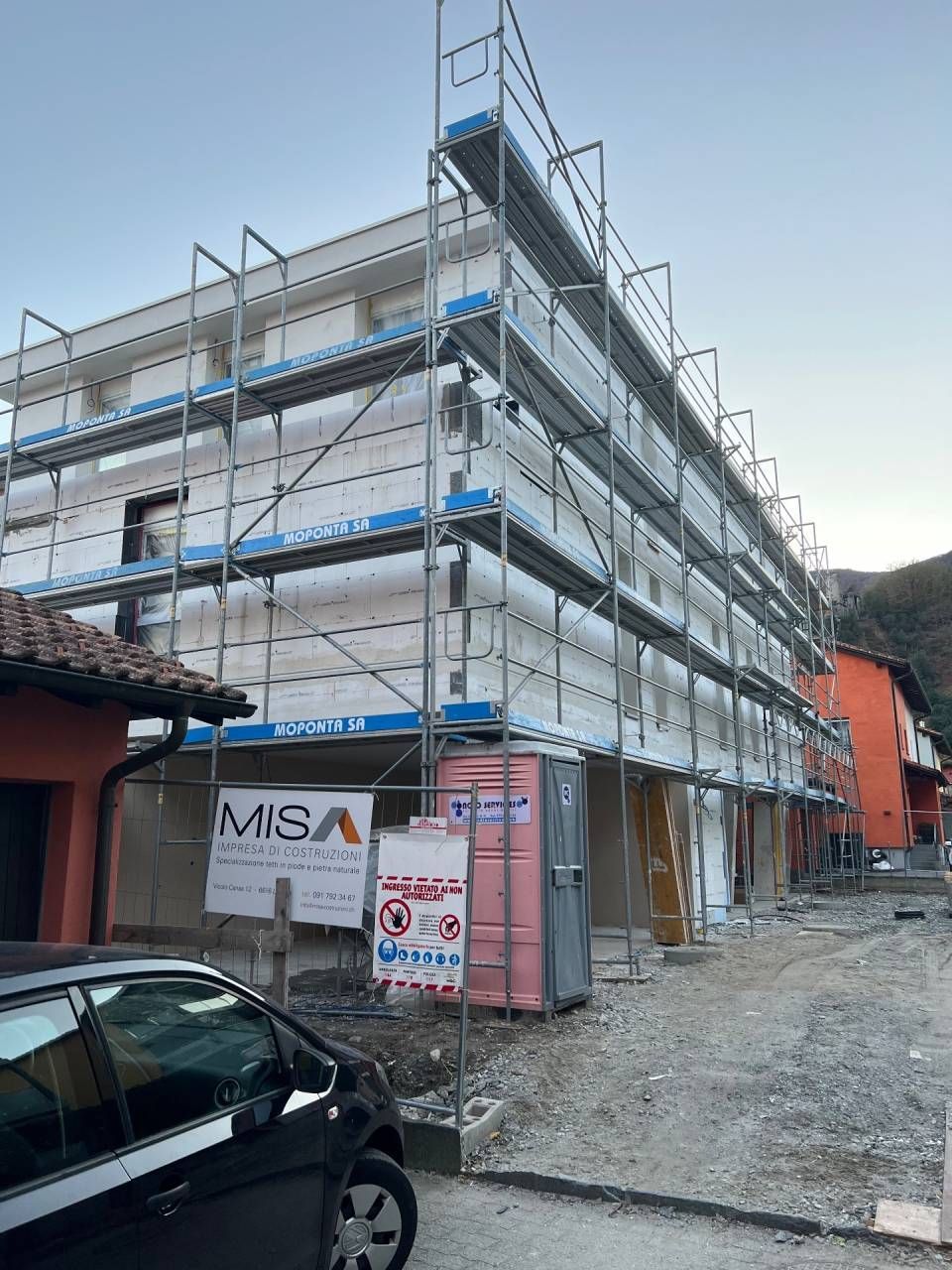 Applicazione intonaci interni e posa di cappotti esterni-Filotech Sagl