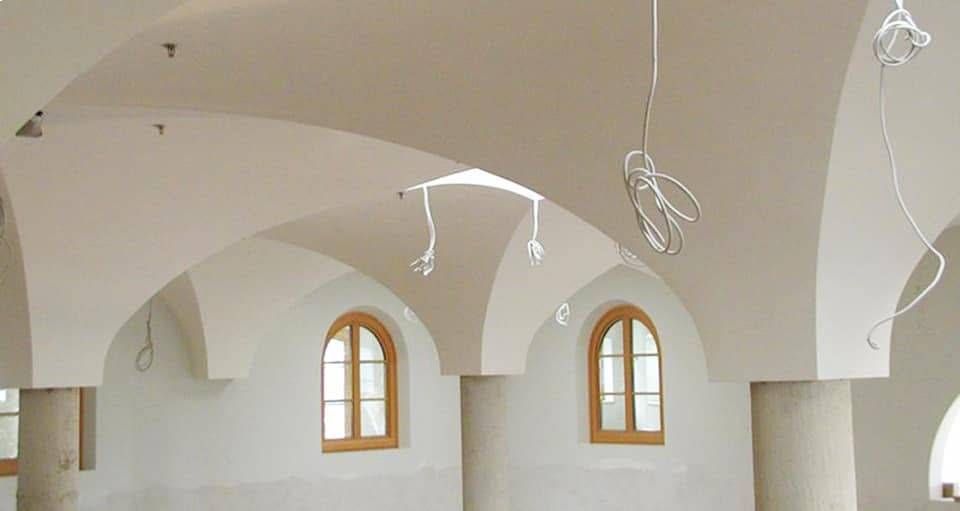 Applicazione intonaci interni e lavori di rasatura in gesso-Filotech Sagl