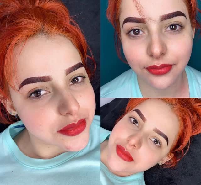 Mujer pelirroja, cejas oscuras y lápiz labial rojo. Tres fotos, primeros planos.