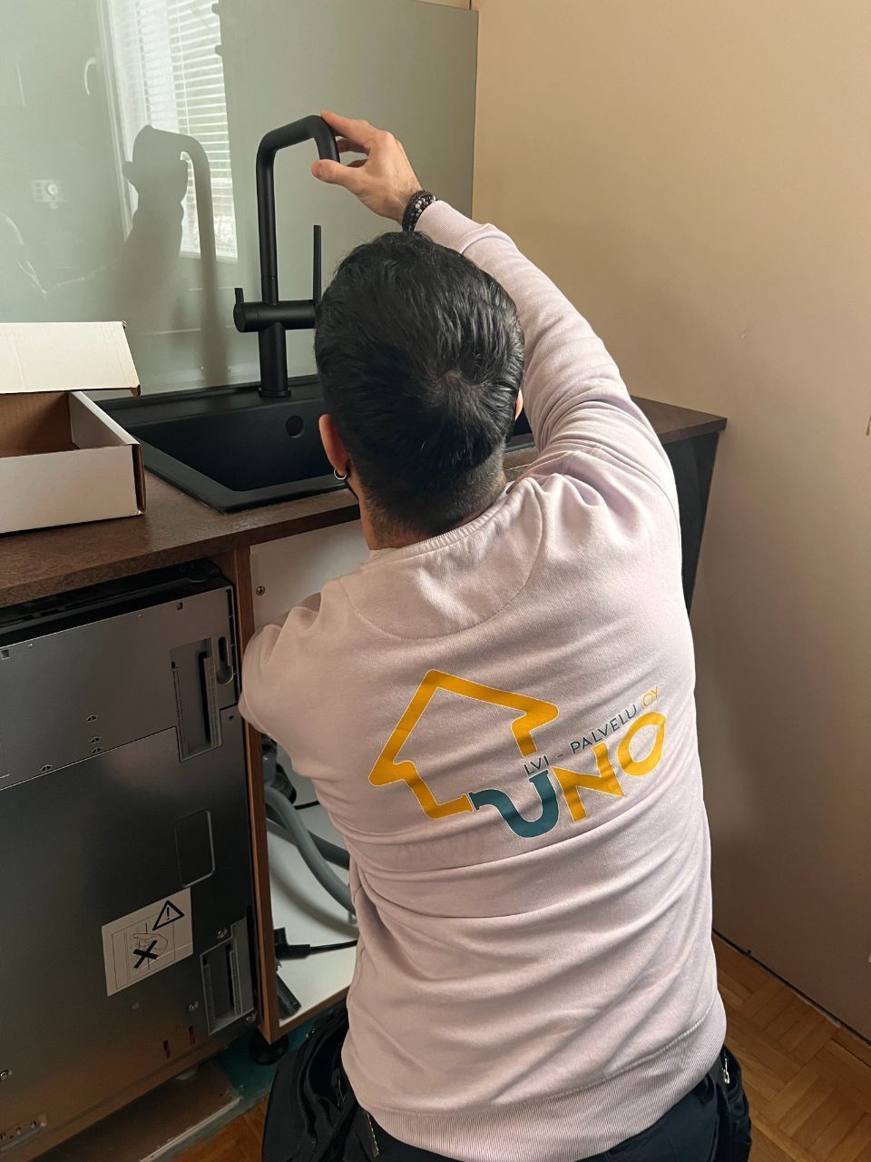 LVI-palvelu Uno Oy -logo