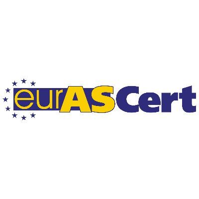 Logo für eurASCert, mit blauem Text und einem gelben „AS“ in der Mitte, umgeben von Sternen.