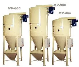Una fila de contenedores mv-600, mv-900 y mv-300