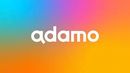 El logotipo de Adamo está sobre un fondo colorido.