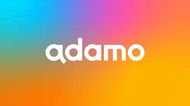 El logotipo de Adamo está sobre un fondo colorido.