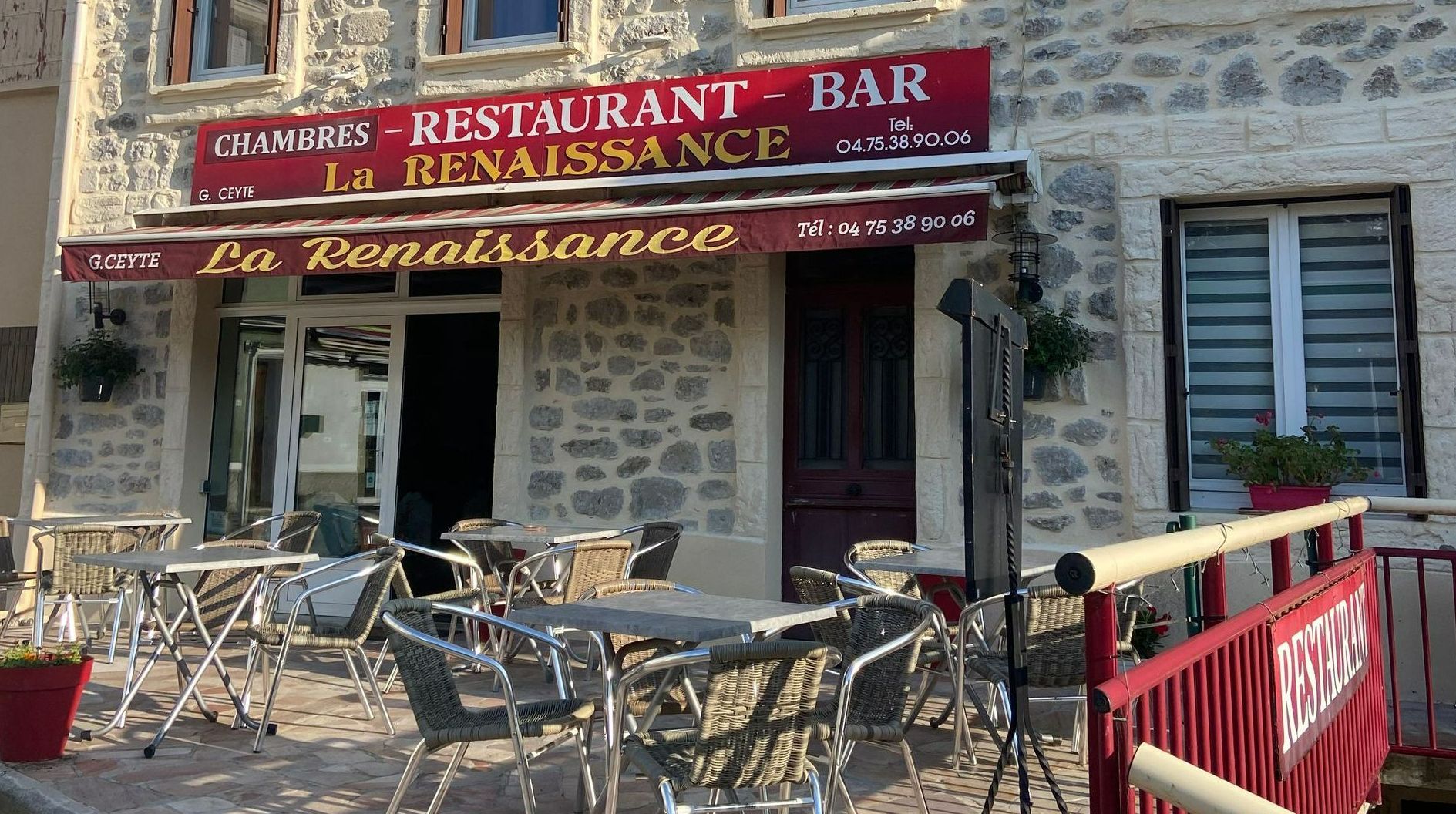 Terrasse avant du restaurant