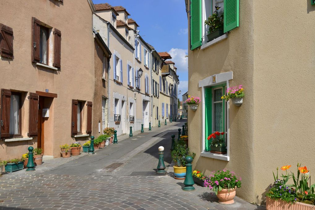 Une rue dans la ville d'Andrésy.