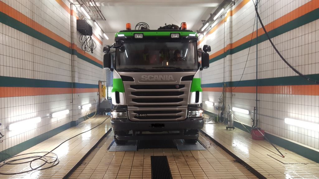 lavaggio professionale camion e mezzi pesanti - VIT Veicoli Industriali Ticino SA