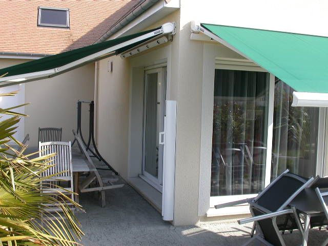 Stores banne coffre 
+ Sideline brise vue avec rampe à leds