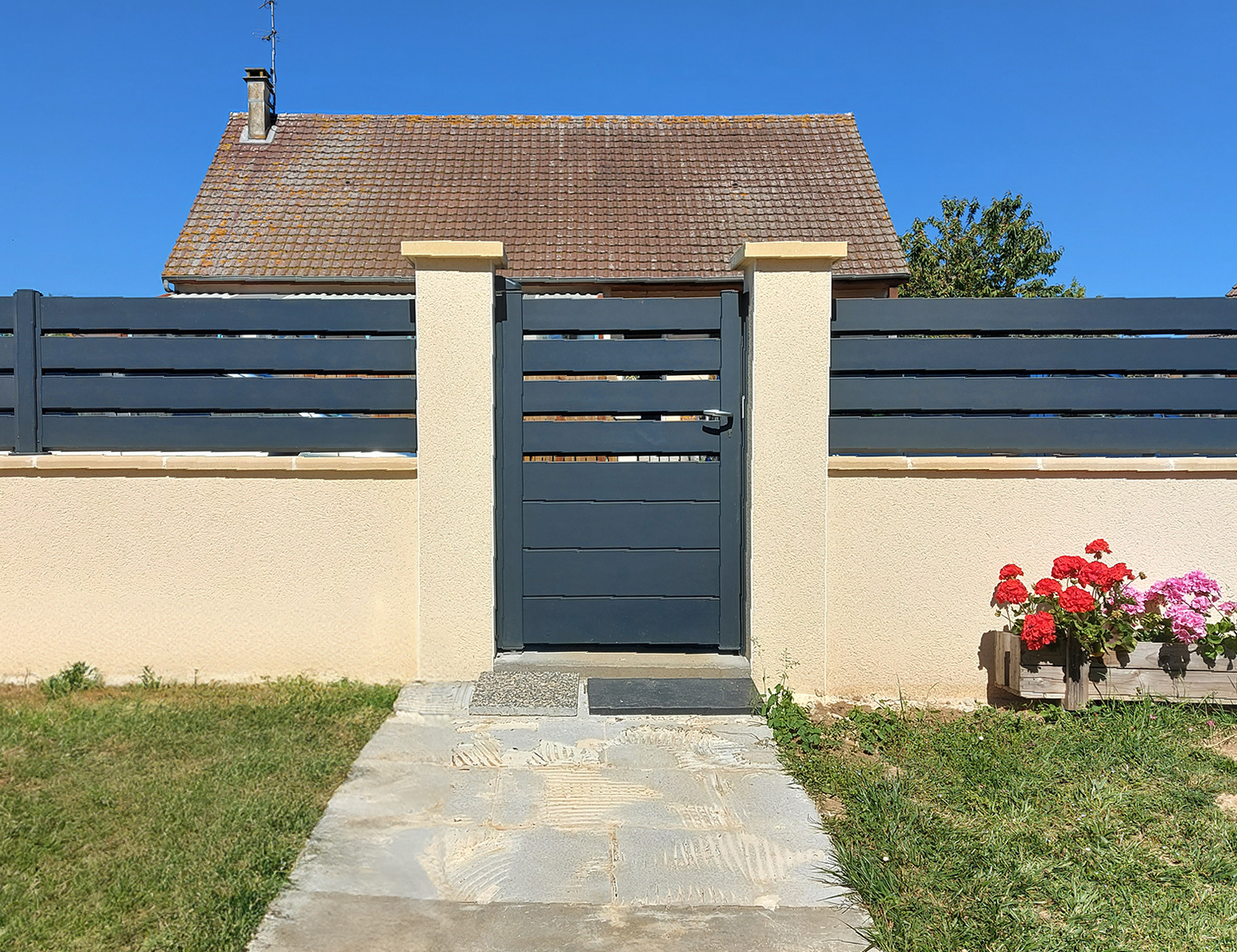 Portillon avec clôture et maçonnerie (muret)