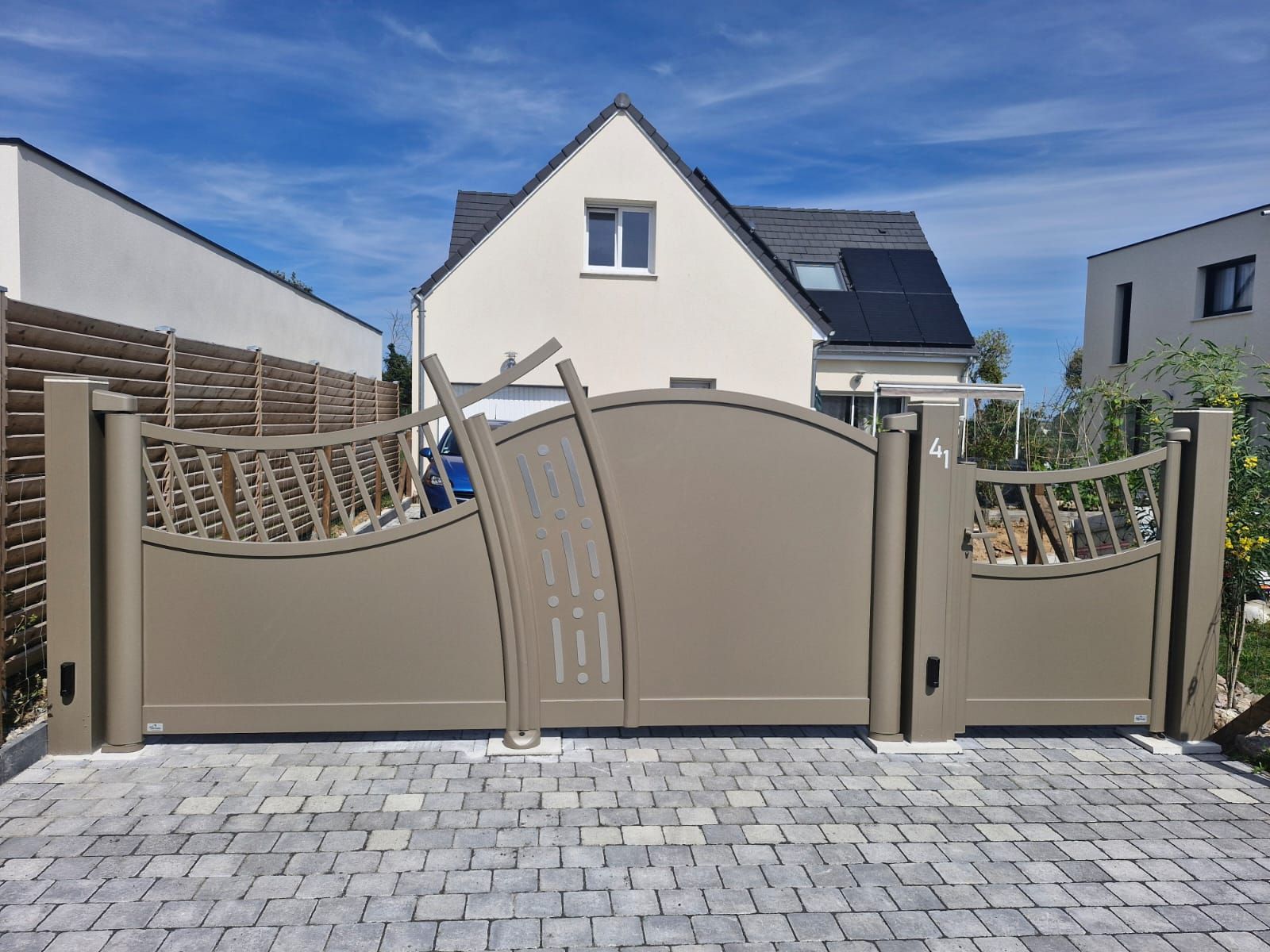 Art et Portails - Collection Except : Altantide 
Portail aux coubes intemporelles + Pose de pavé