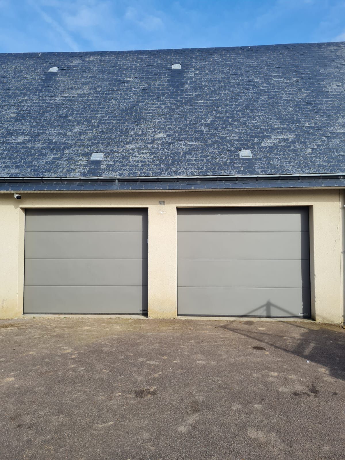 2 portes de garage Hormann, Rainure L en aluminium motorisée