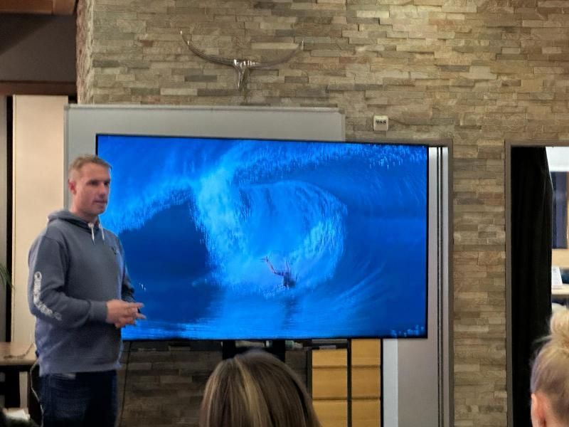 Marcel Kuhn von der Quantum Jump GmbH hält eine Rede