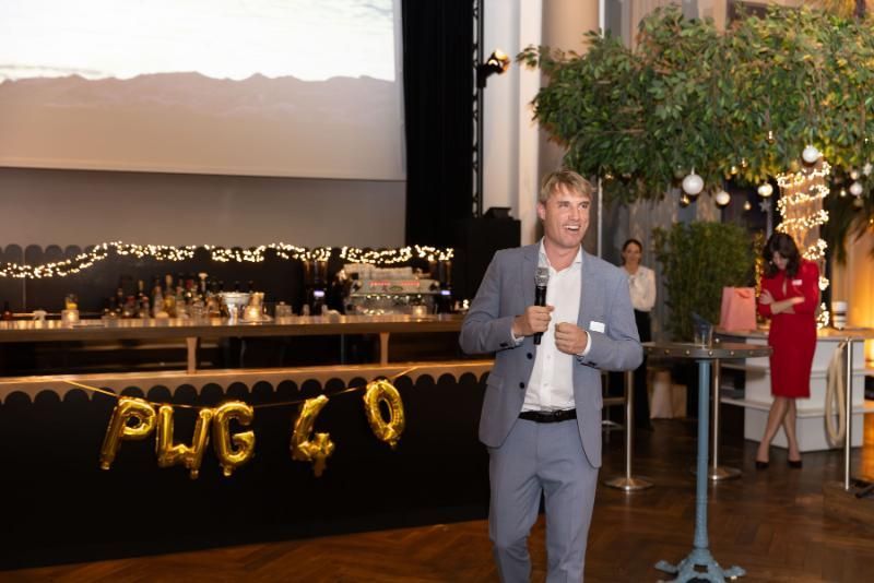 Marcel Kuhn von der Quantum Jump GmbH hält eine Rede