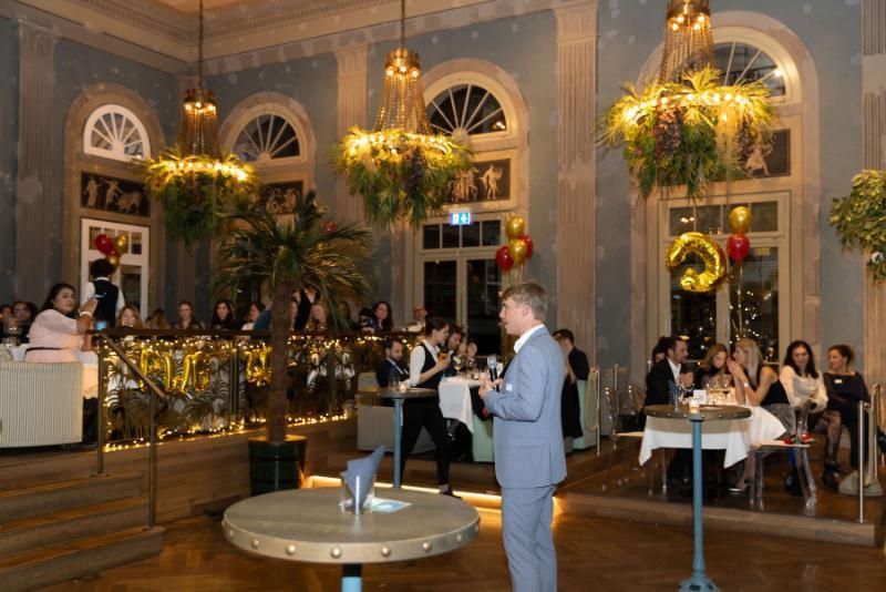 Marcel Kuhn von der Quantum Jump GmbH hält eine Rede