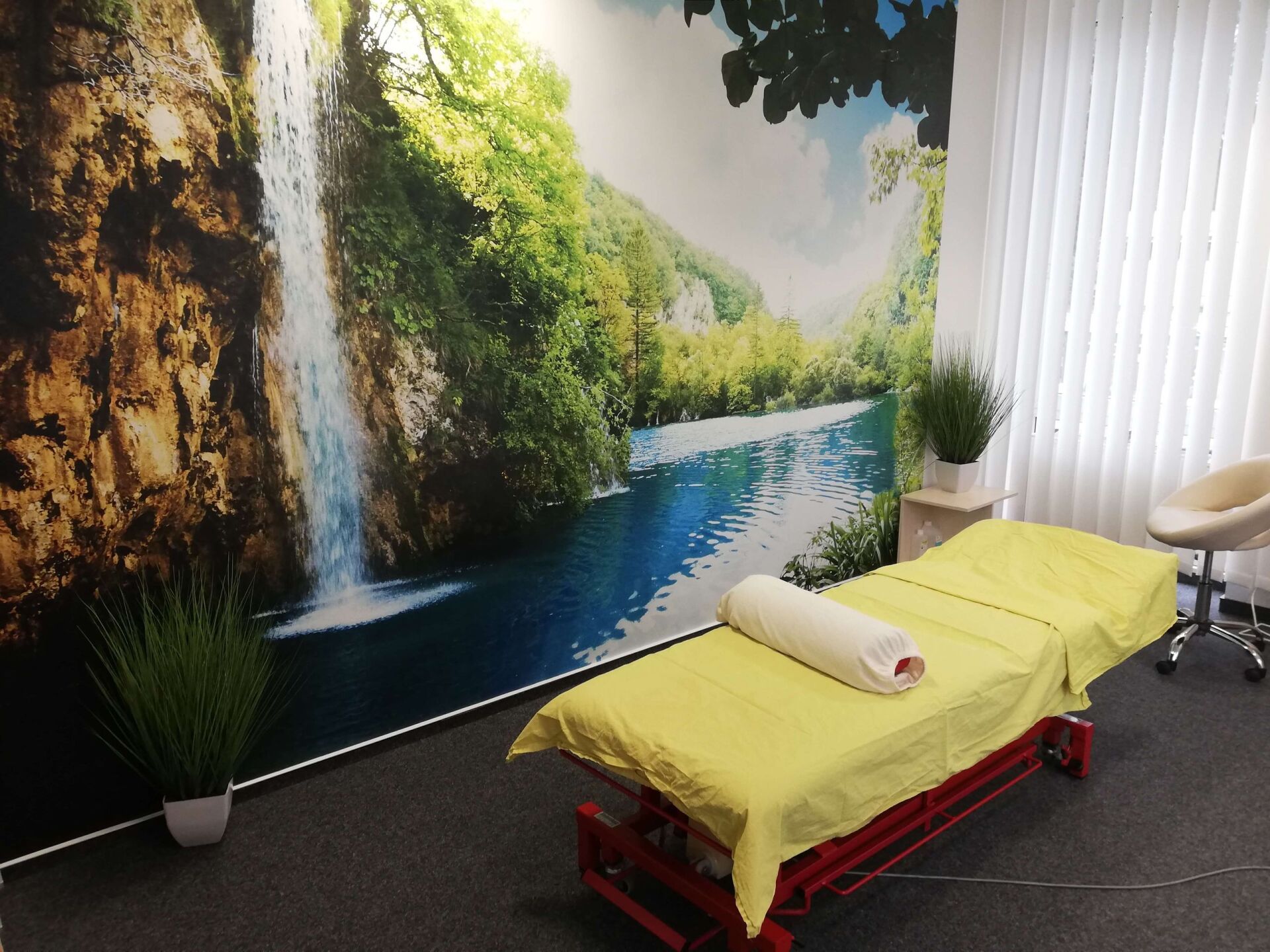 Behandlungsraum mit Fototapete