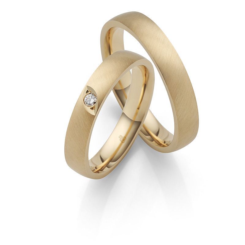 Matte Gelbgoldene Eheringe mit einem Diamanten für die Frau