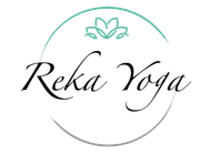 Logotipo de Reka Yoga: texto en escritura negra dentro de un círculo verde azulado y gris; ícono de loto.