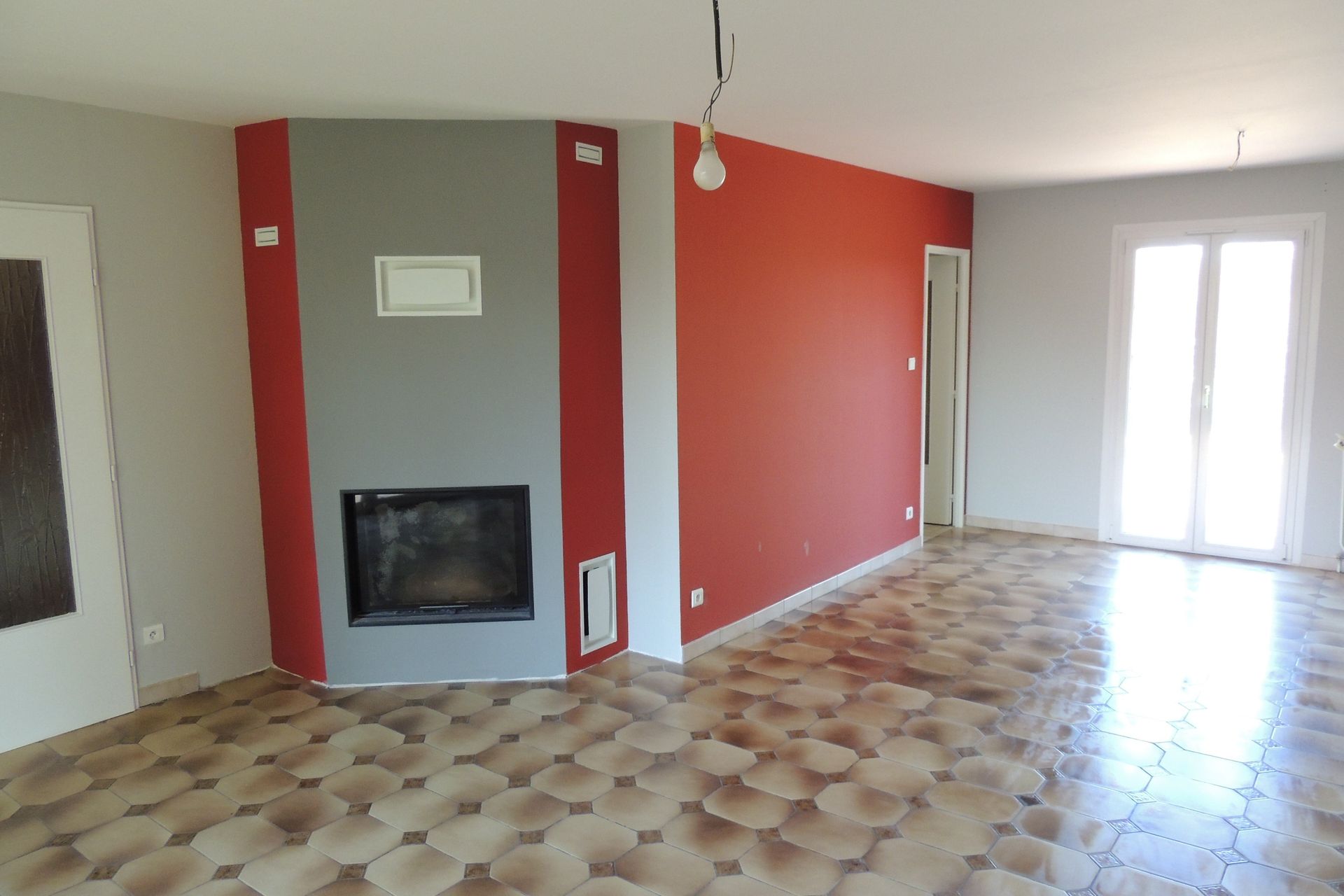 Peinture rouge sur des murs