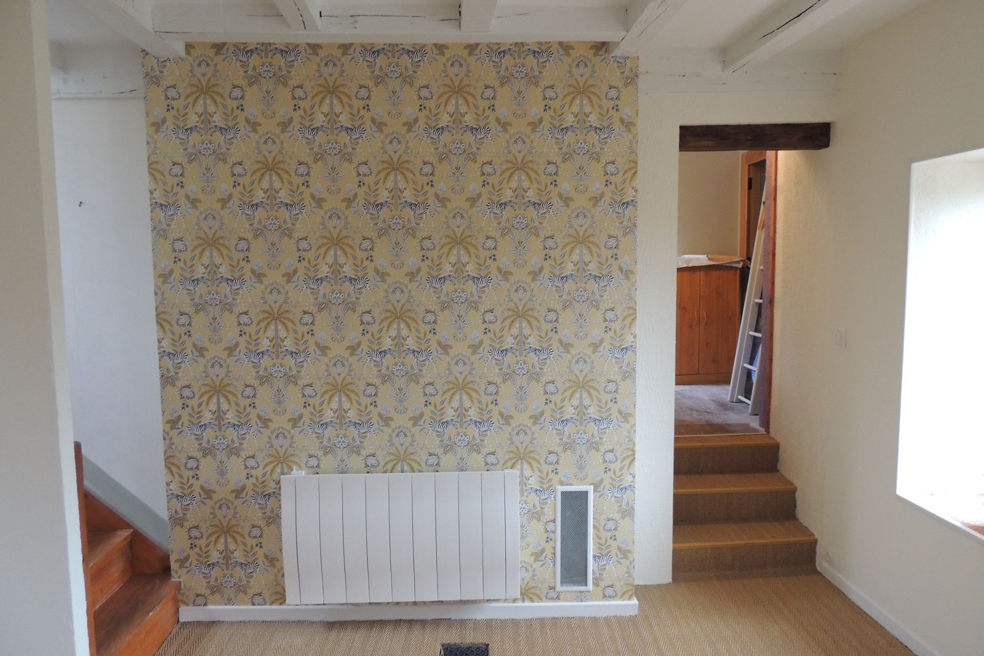 Pose d'un papier peint vintage