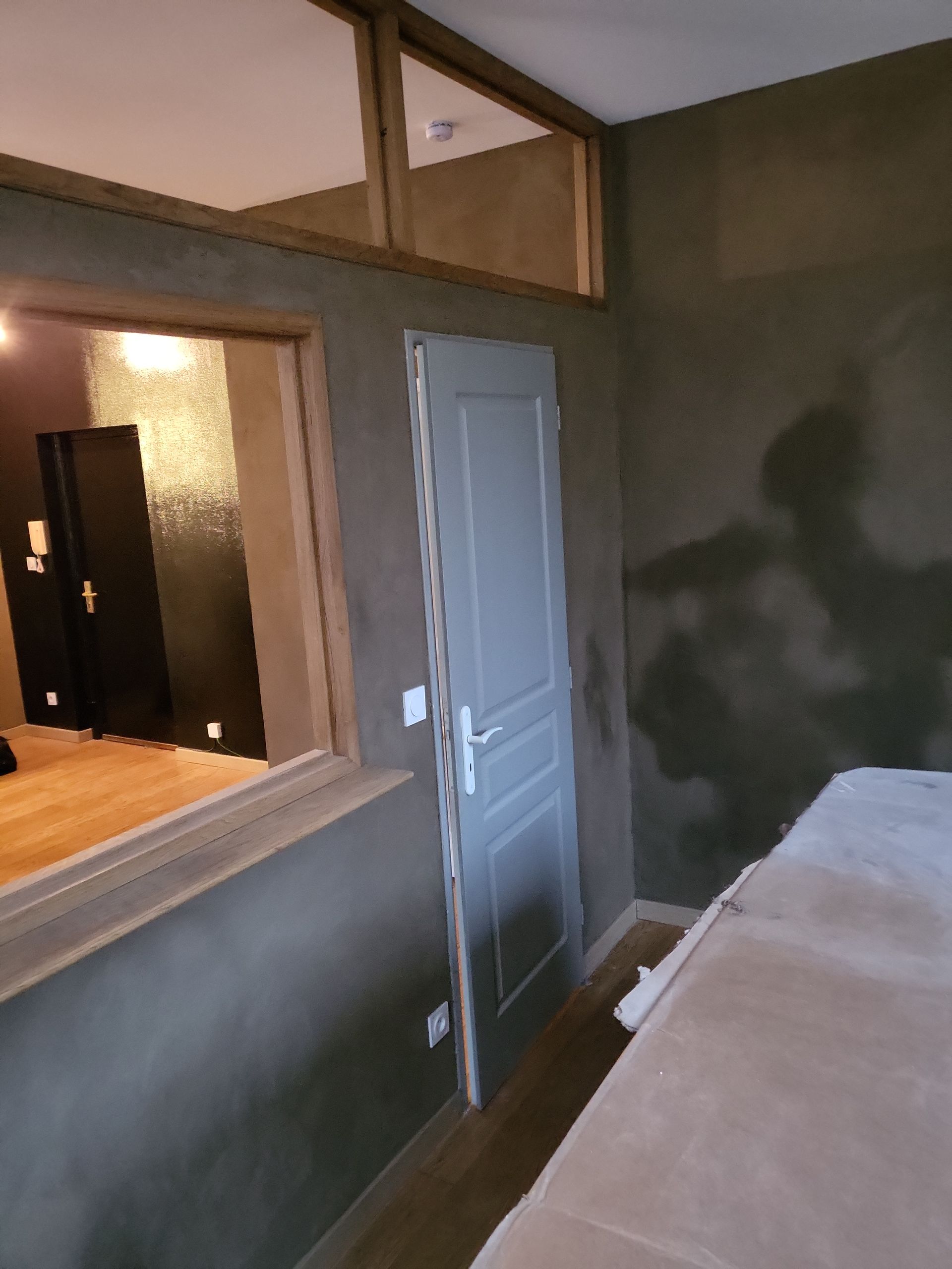 Pose d'un enduit décoratif mural