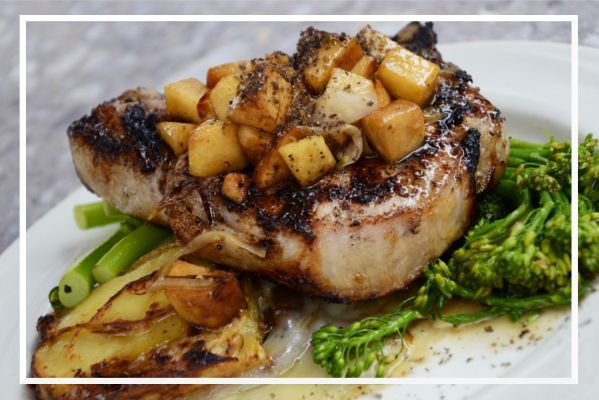 Assiette de viande avec pommes de terre