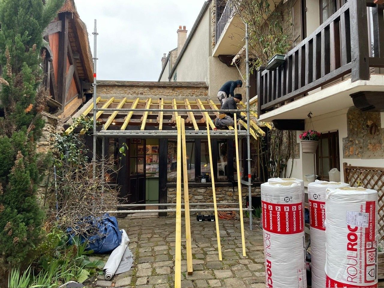 Rénovation de toiture sur avancée de maison