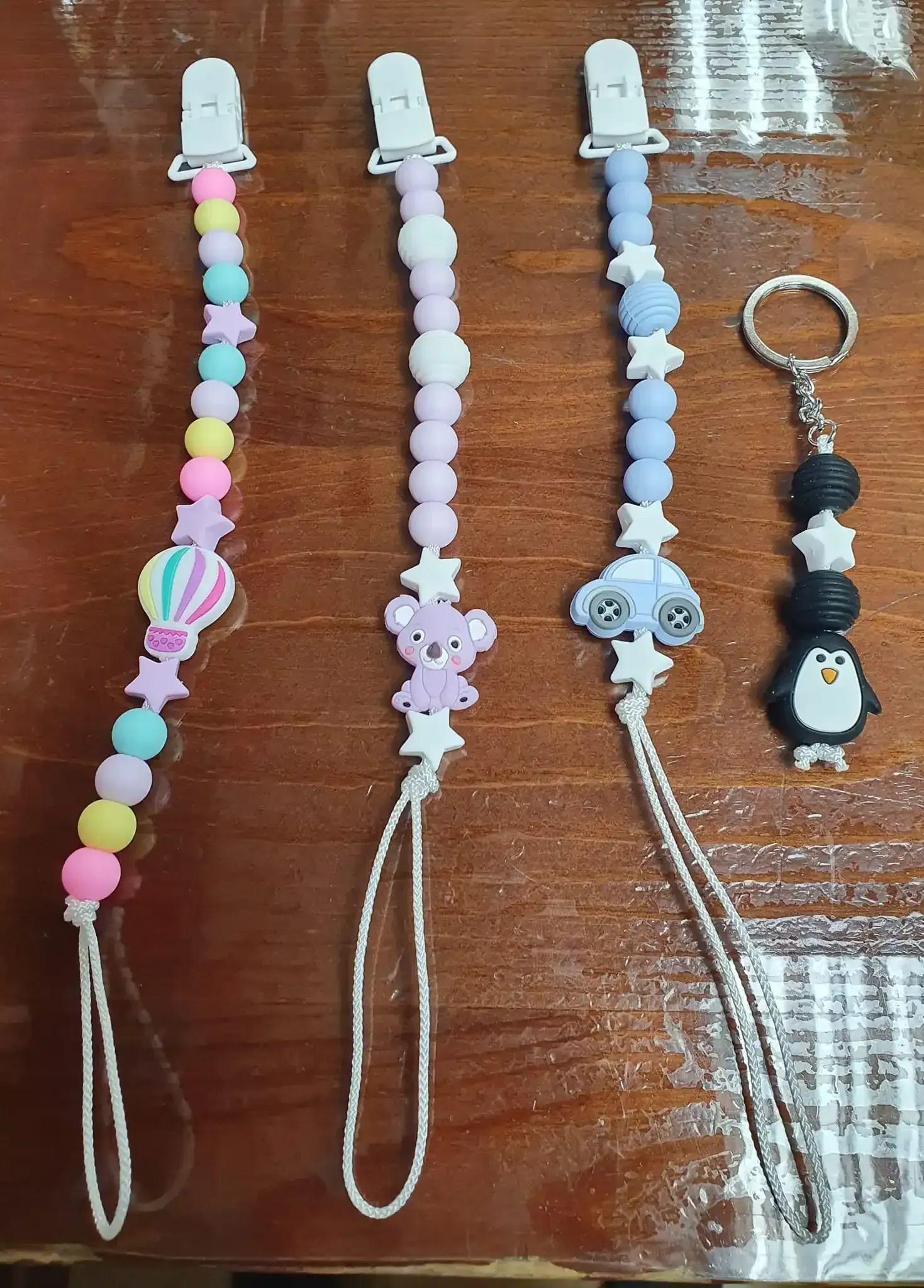 En el escaparate se exhiben prendas de estar por casa y pijamas