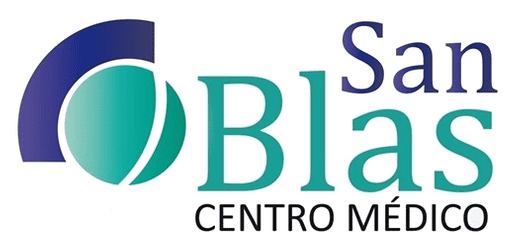 Logotipo para San Blas Centro Médico: diseño en verde azulado y azul, texto en verde azulado y morado.