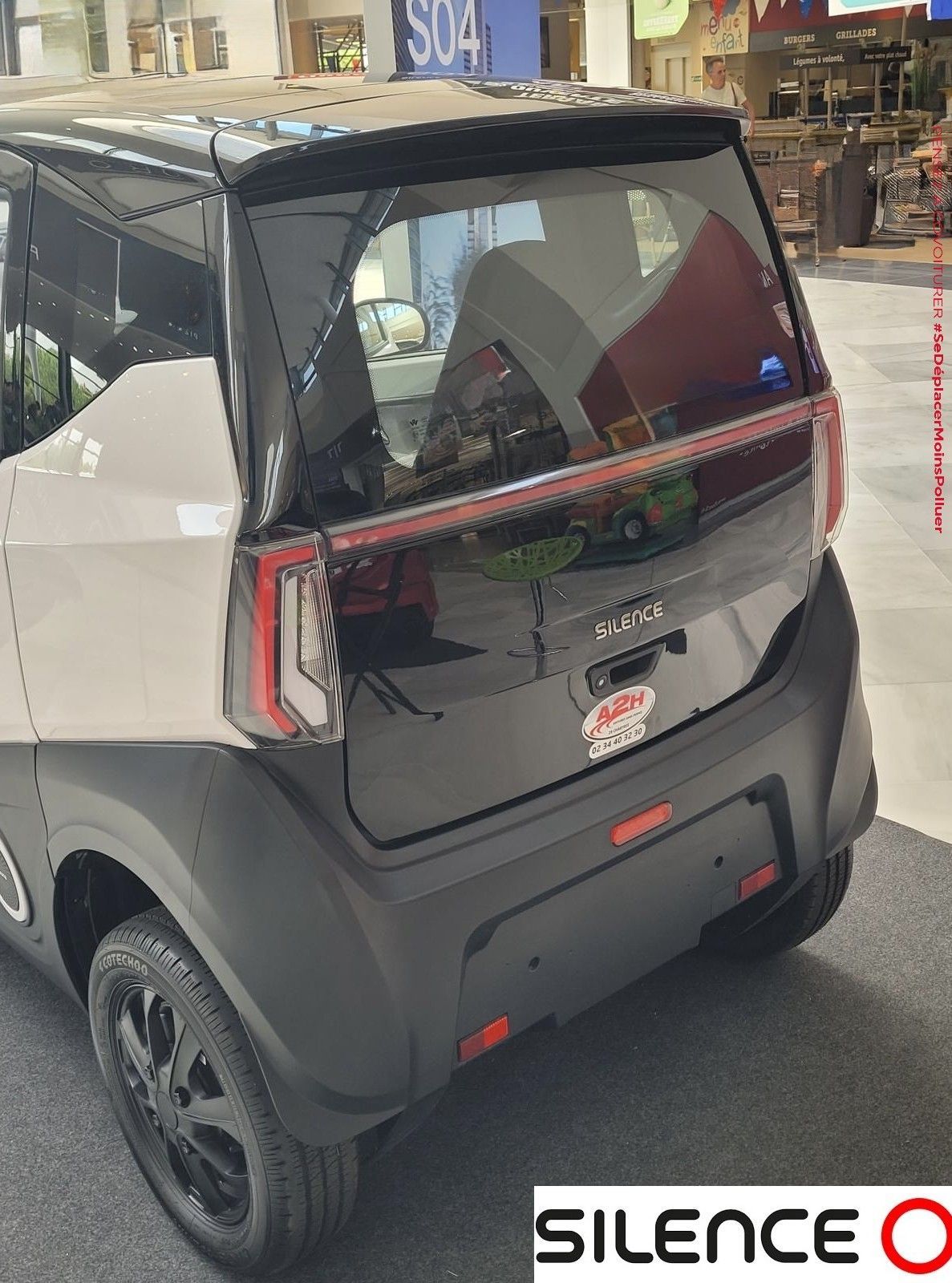 Présentation du coffre d'un microcar Mily éléctrique