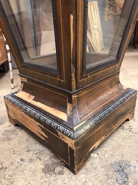 Pièce de marquetterie en cours de rénovation 