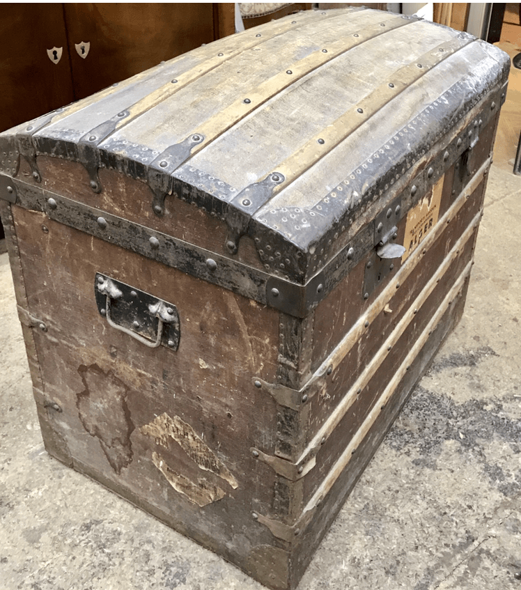 Coffre ancien avant sa restauration