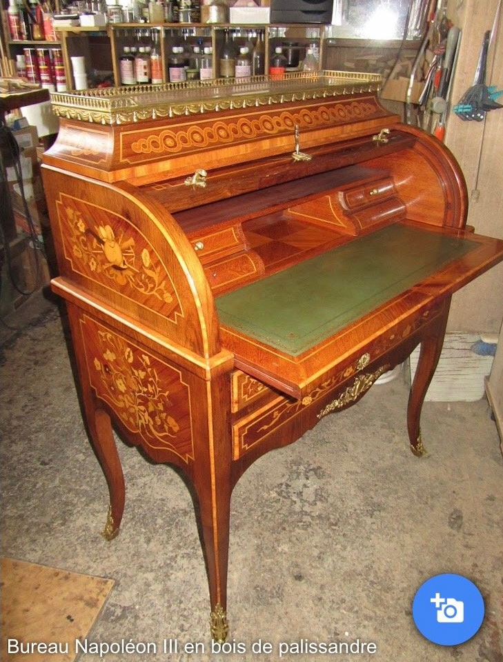 Console large de style ancien en bois clair