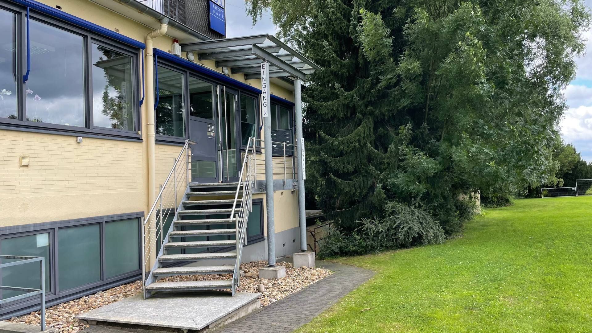 Seiteneingang des SCBL-Gebäudes