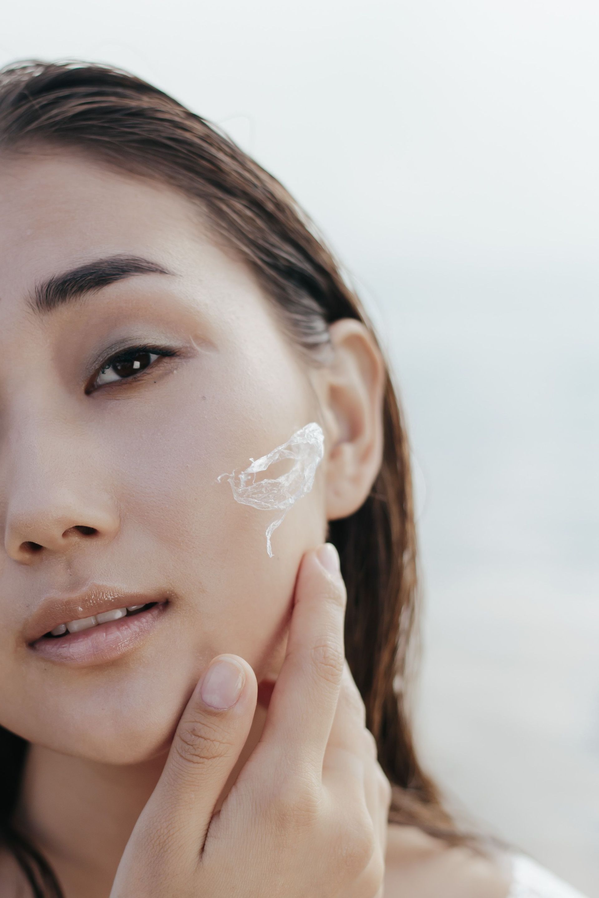 Protector solar facial en una rutina de skincare