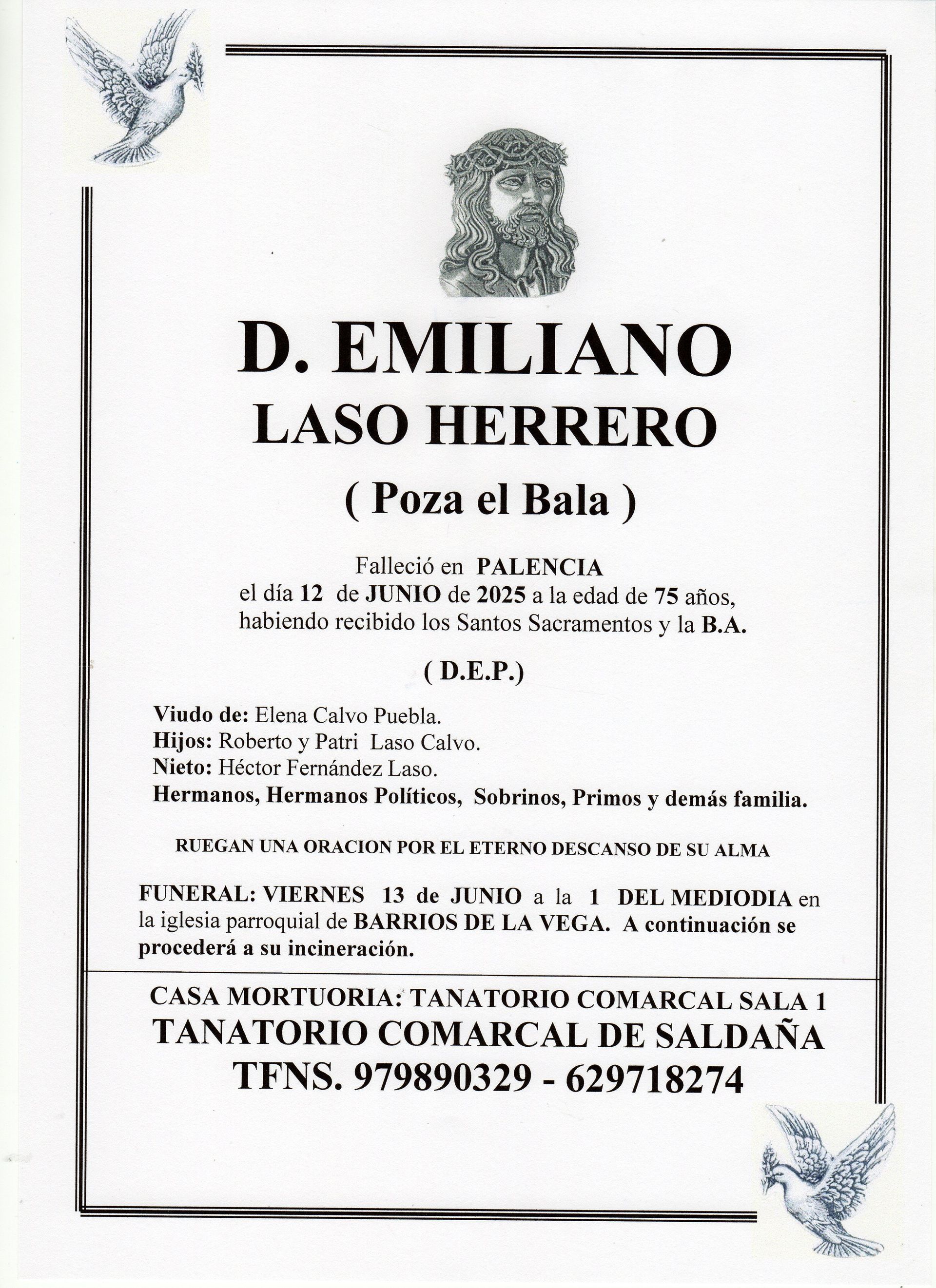 Un papel blanco con el nombre Martínez Gómez.