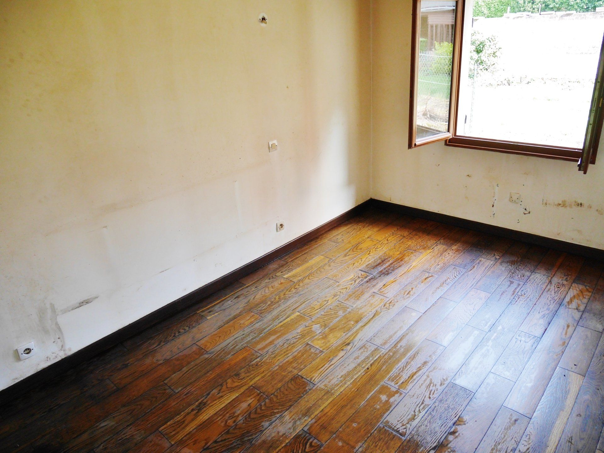 Chambre propre et vidée