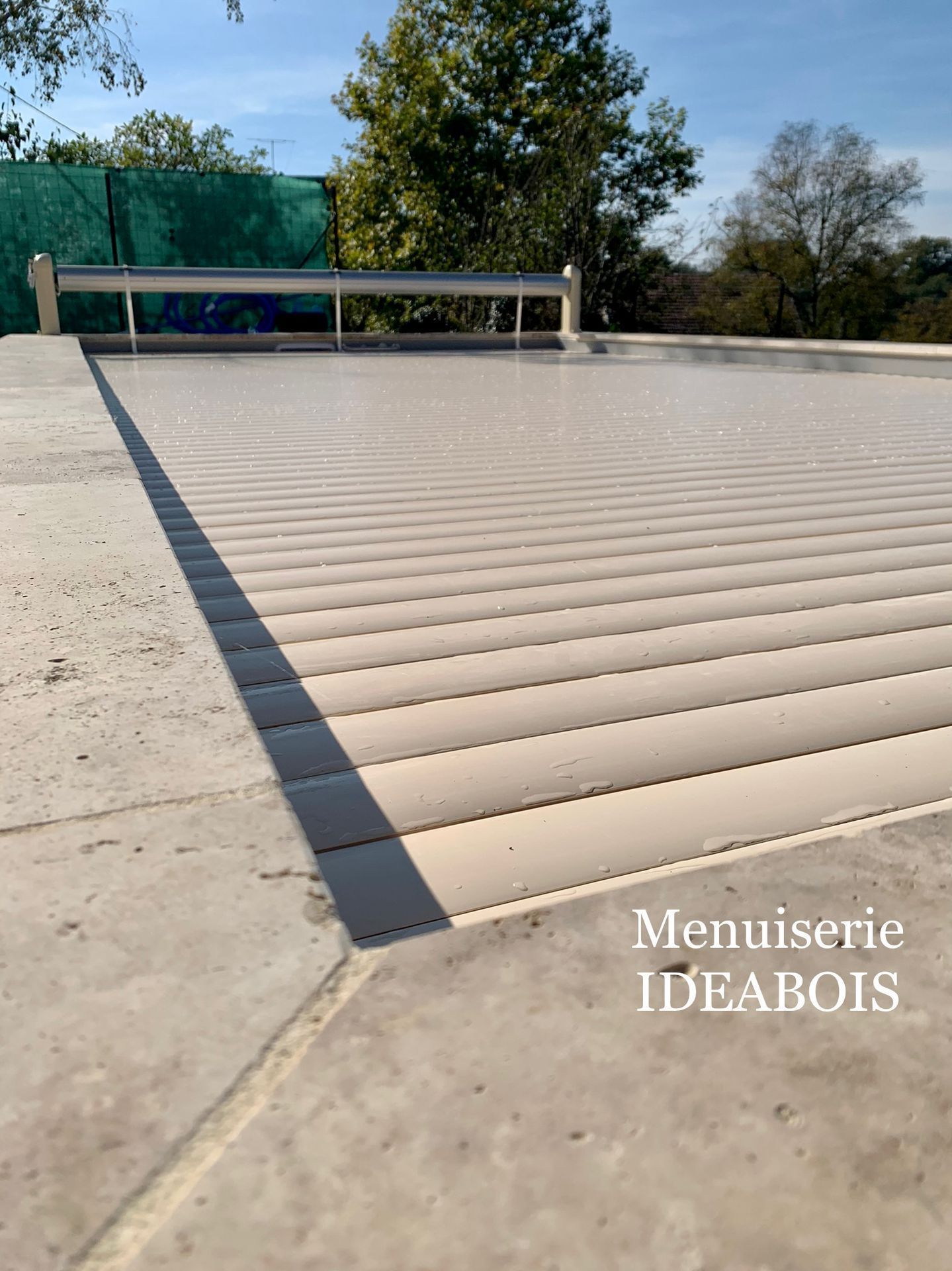 Volet de piscine fermé