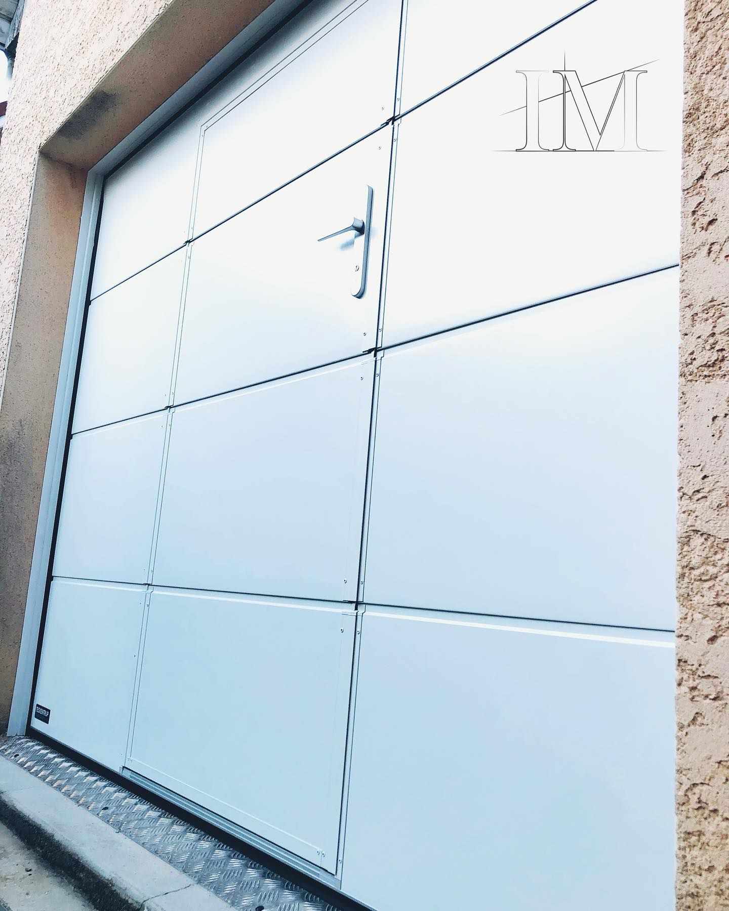 Porte de garage blanche