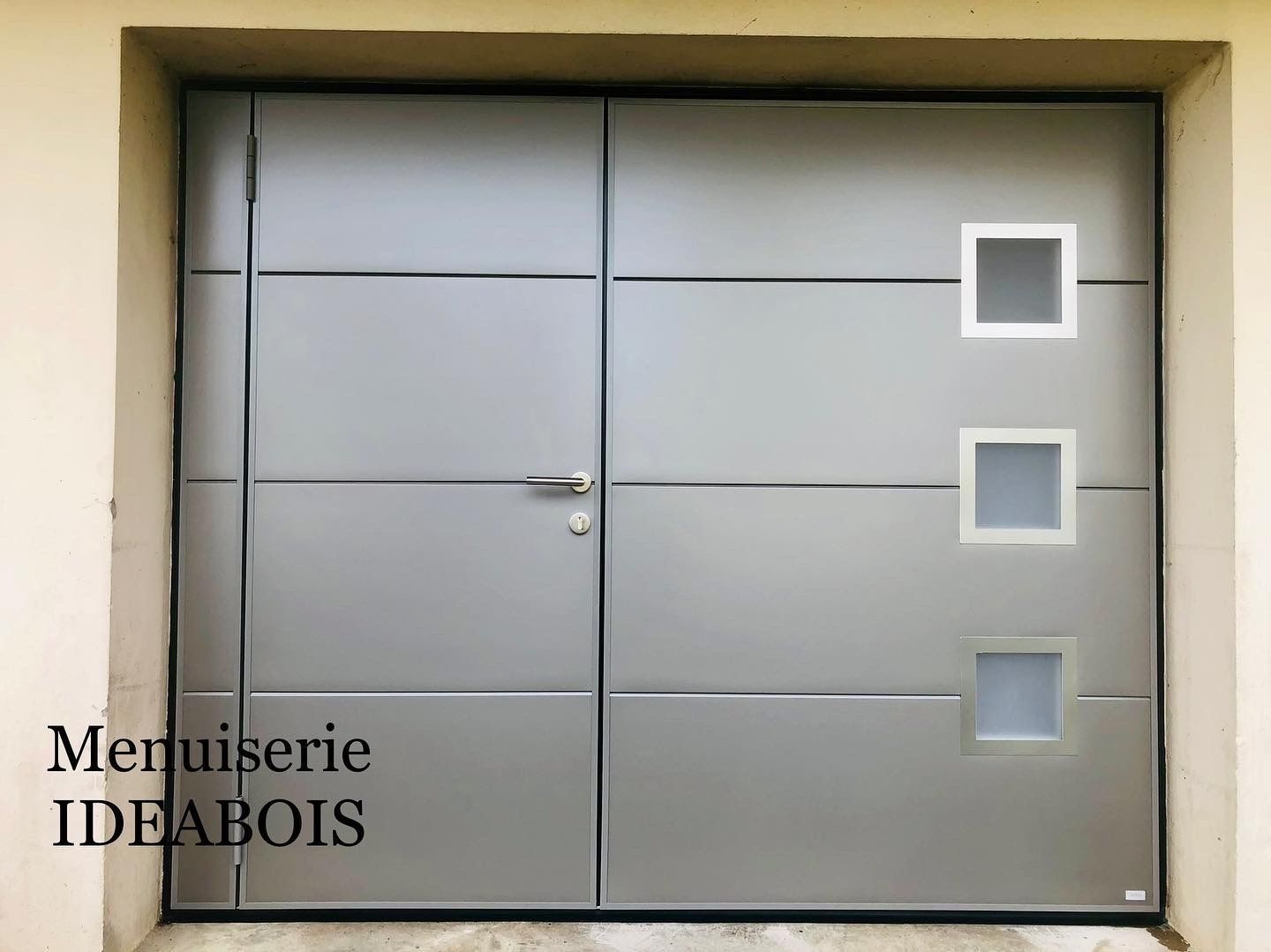 Porte de garage avec porte