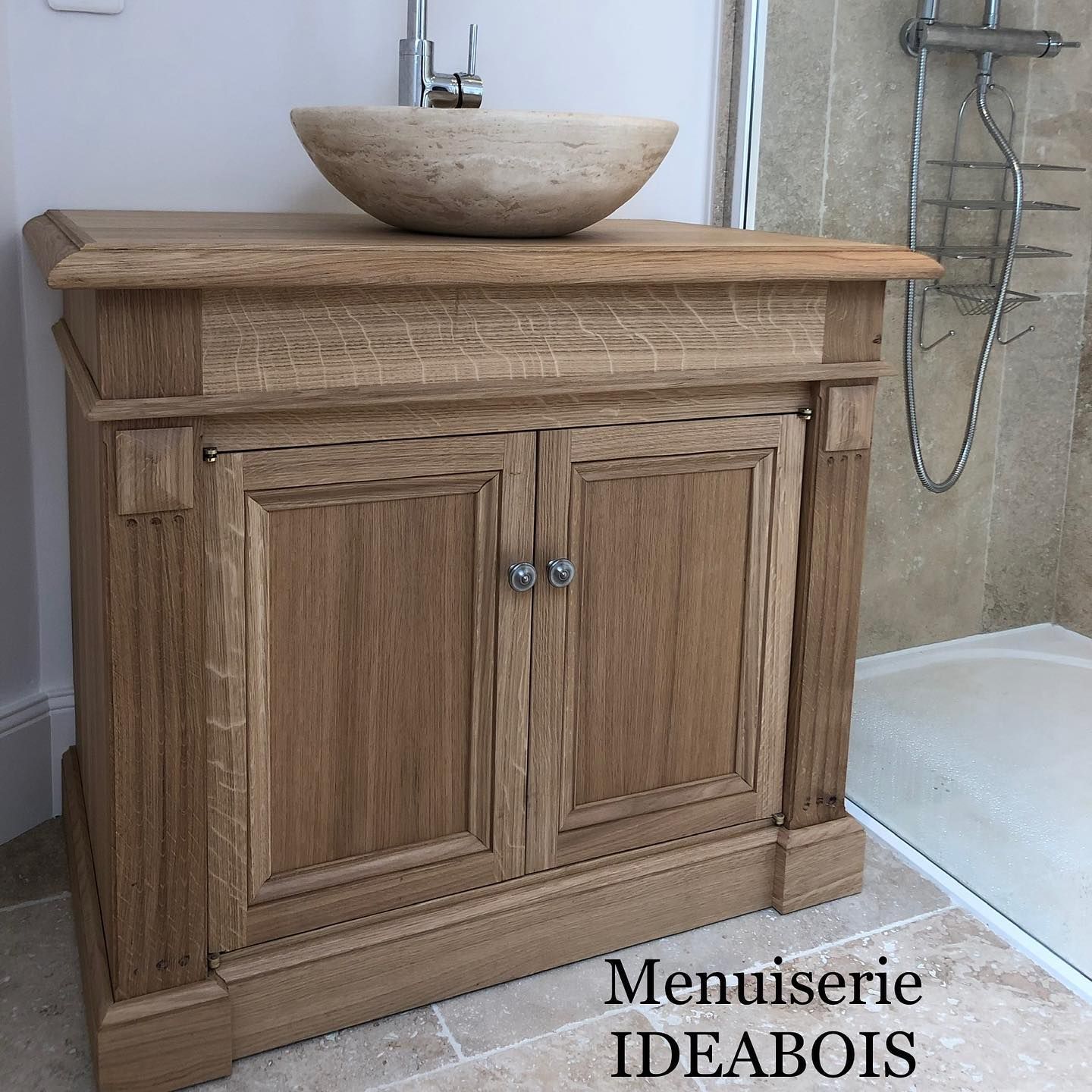 Meuble vasque de salle de bains en bois