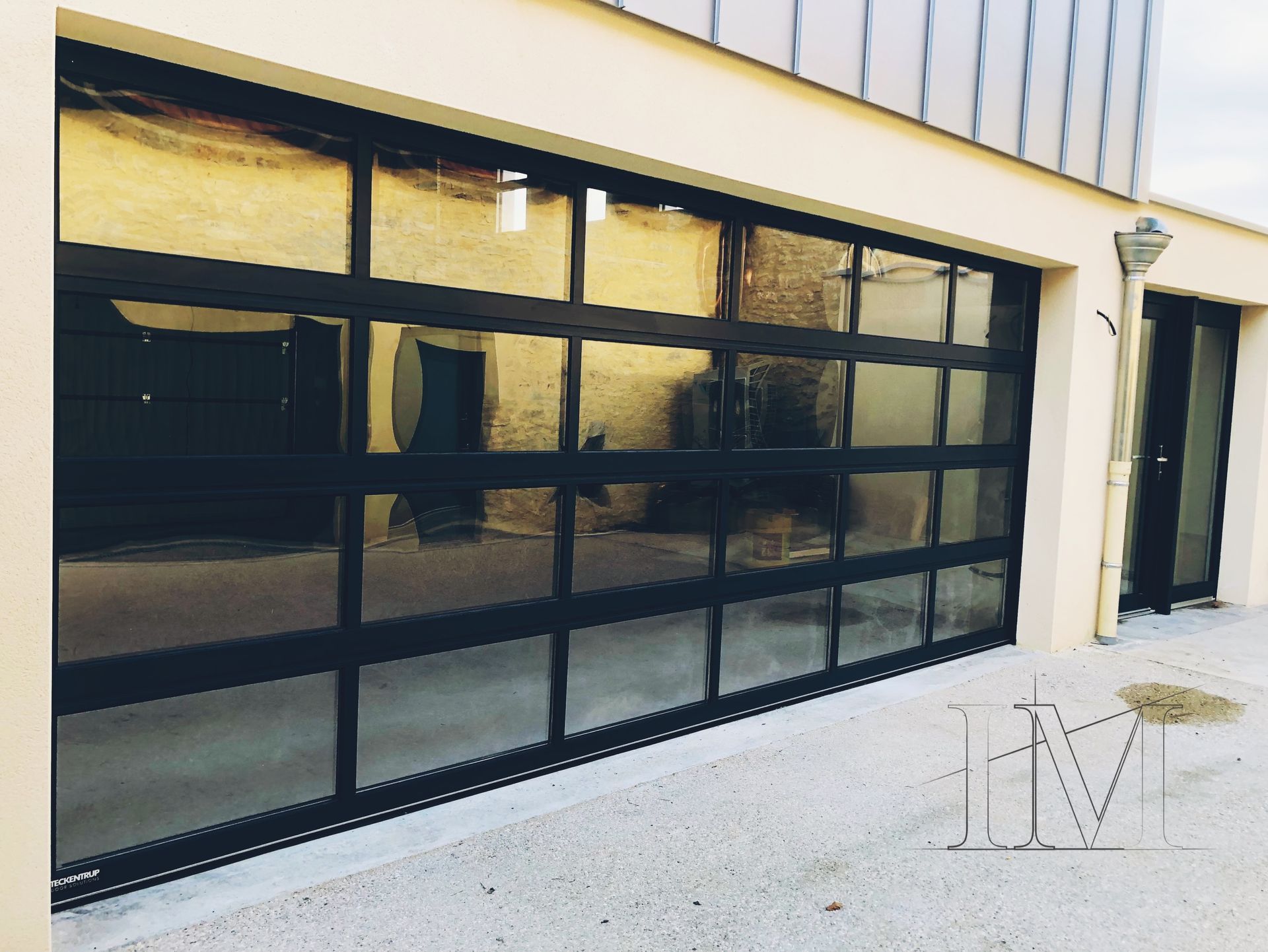 Porte de garage vitrée