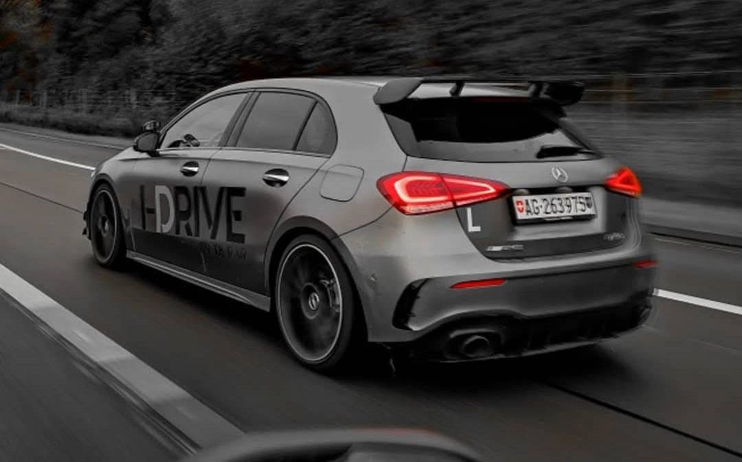 Fahrschülerin nach bestandener Fahrprüfung - Autofahrschule I-Drive - Stadt Basel