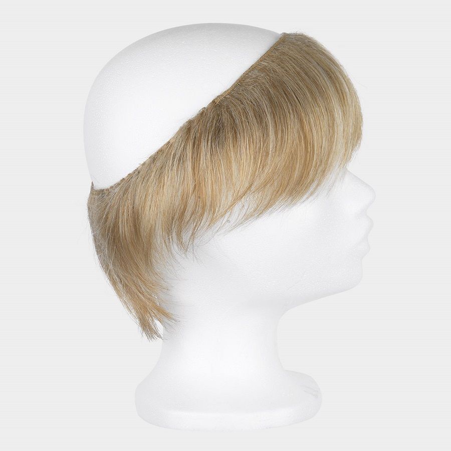 Cap mit blondem Haar