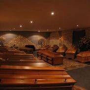 Auswahl an Särgen bei Bestattungshaus Bückendorf GmbH