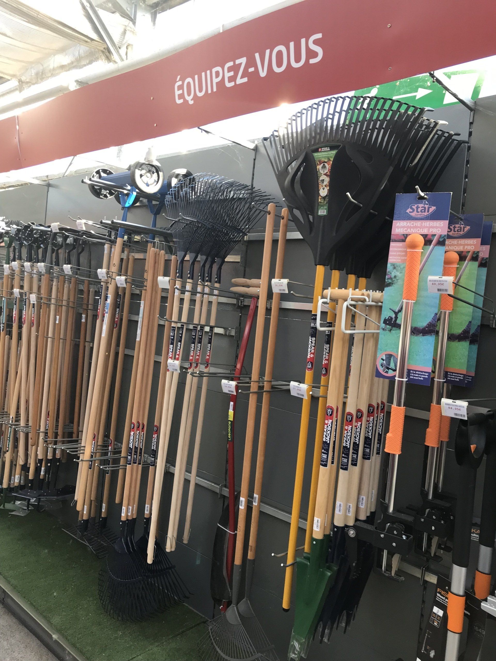 râteaux et autres outils