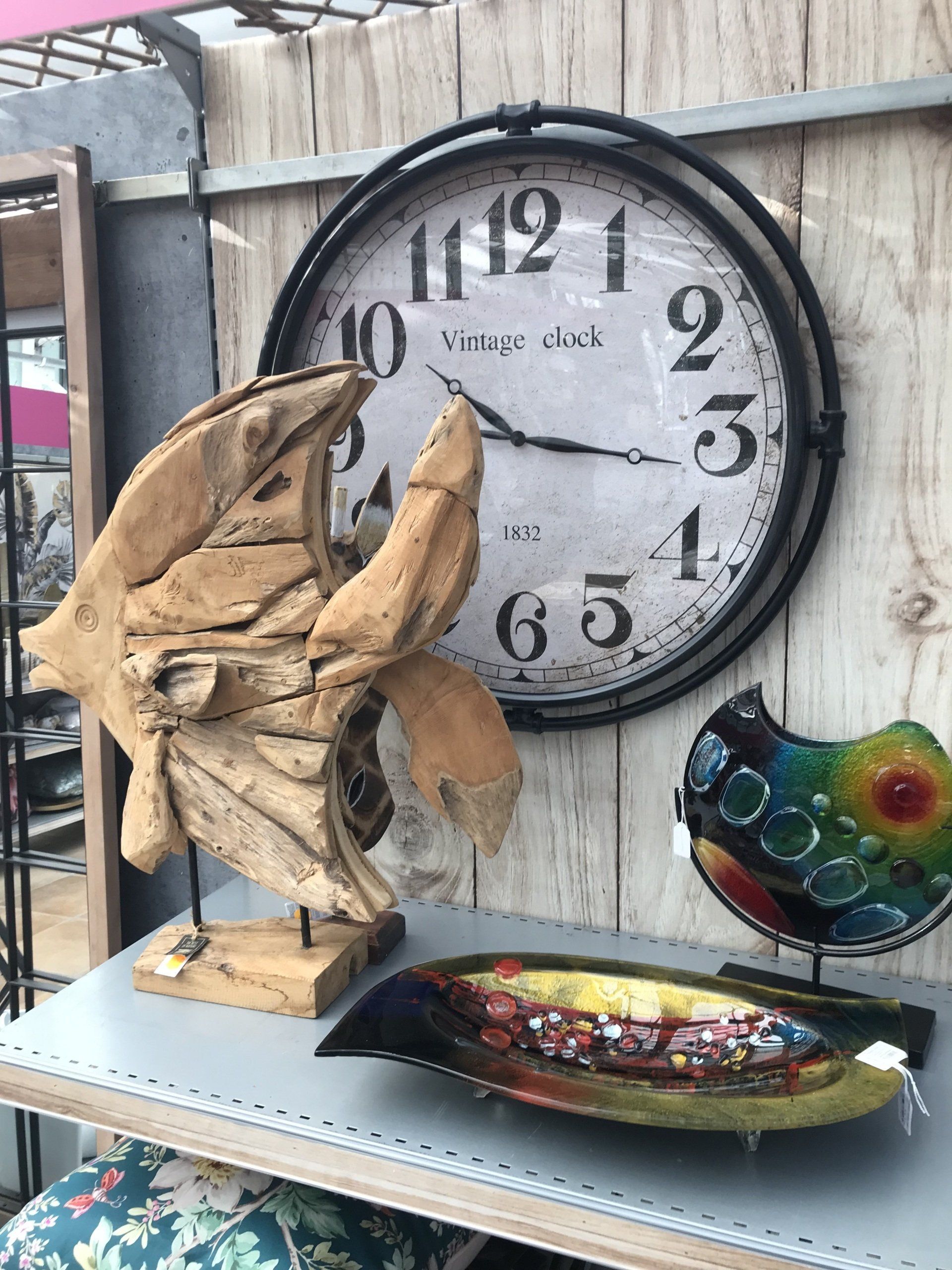 horloge et élément décoratif